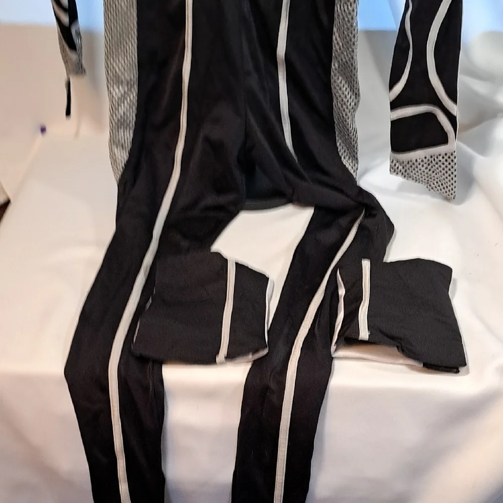 Chic Black and White Women's Jumpsuit - Picture 6 of 12